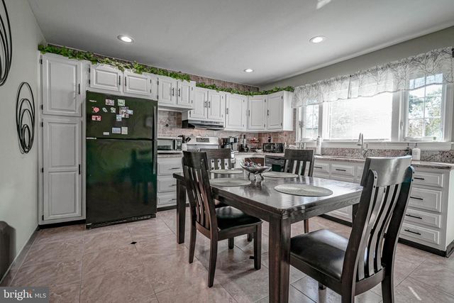 112 E PARK AVE, Williamstown, NJ 08094