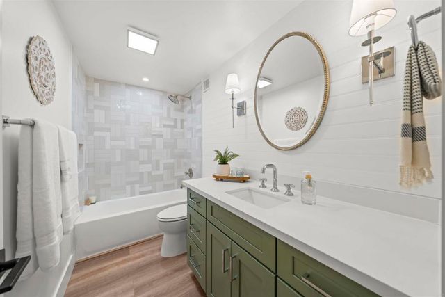 2500 Torrey Pines Rd 305, La Jolla, CA 92037