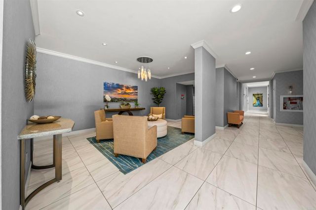 2500 Torrey Pines Rd 305, La Jolla, CA 92037