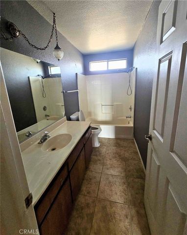22684 Powhatan, Apple Valley, CA 92308