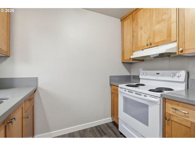 822 S COLUMBIA St, Newberg, OR 97132