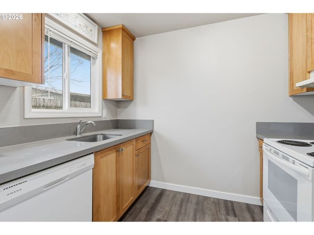 822 S COLUMBIA St, Newberg, OR 97132