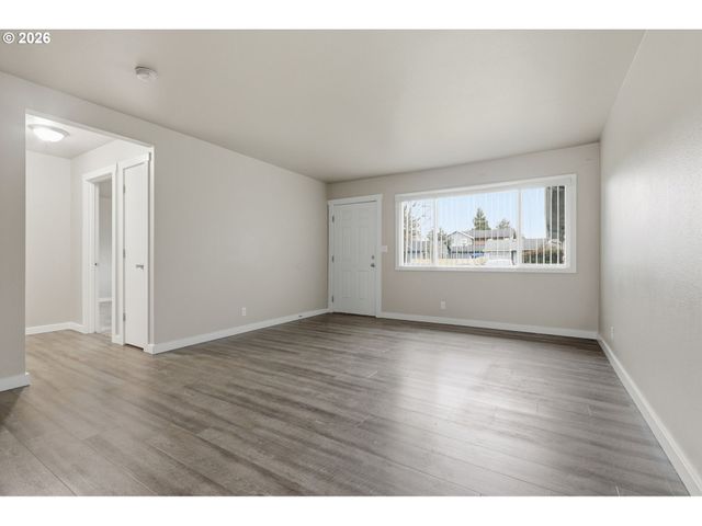 822 S COLUMBIA St, Newberg, OR 97132