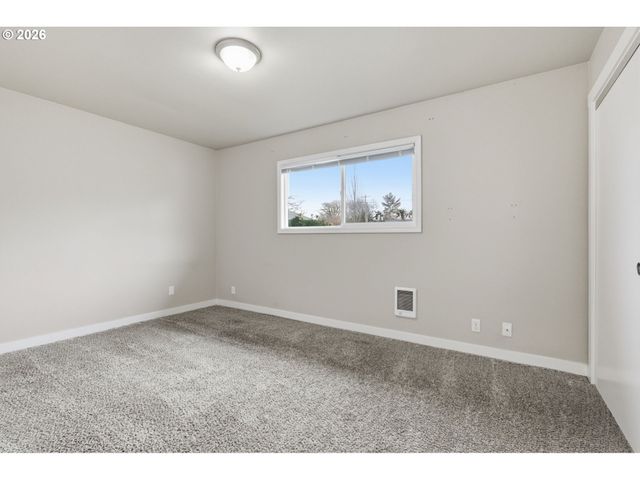 822 S COLUMBIA St, Newberg, OR 97132
