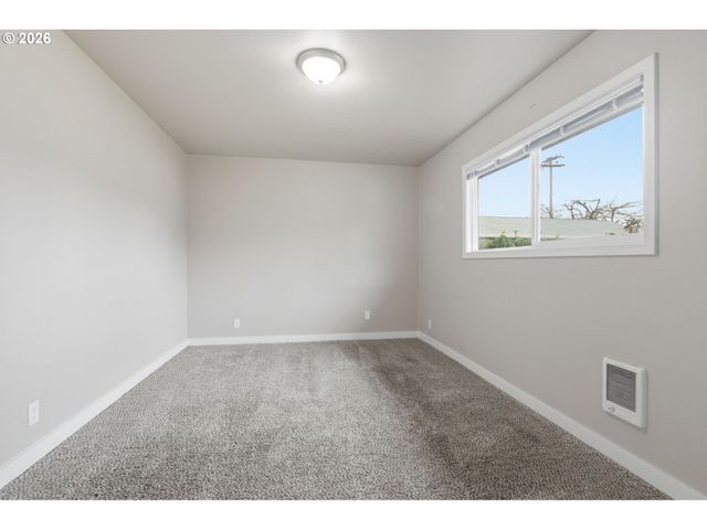 822 S COLUMBIA St, Newberg, OR 97132