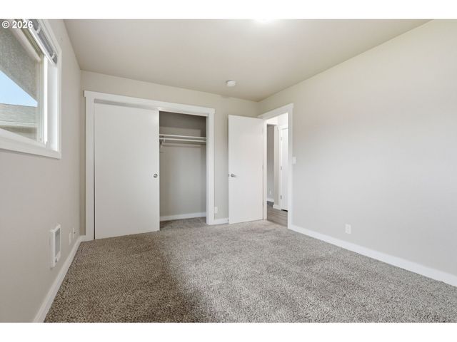 822 S COLUMBIA St, Newberg, OR 97132