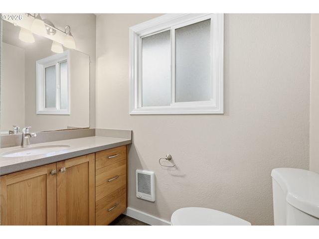 822 S COLUMBIA St, Newberg, OR 97132