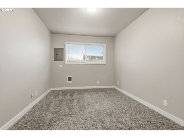 822 S COLUMBIA St, Newberg, OR 97132