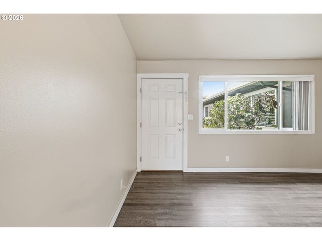 822 S COLUMBIA St, Newberg, OR 97132