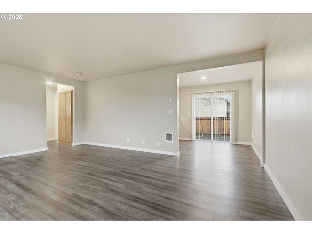 822 S COLUMBIA St, Newberg, OR 97132