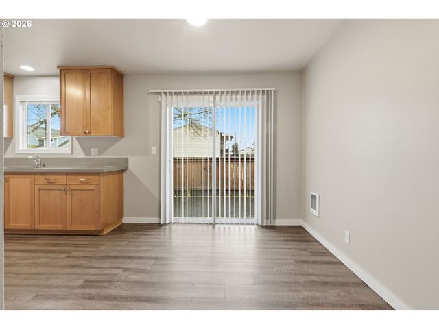 822 S COLUMBIA St, Newberg, OR 97132