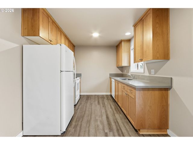 822 S COLUMBIA St, Newberg, OR 97132