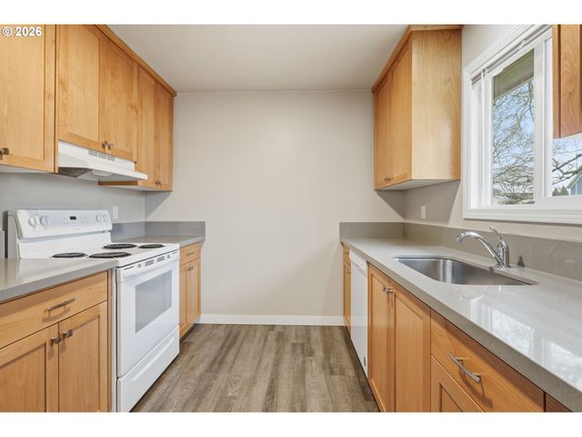 822 S COLUMBIA St, Newberg, OR 97132