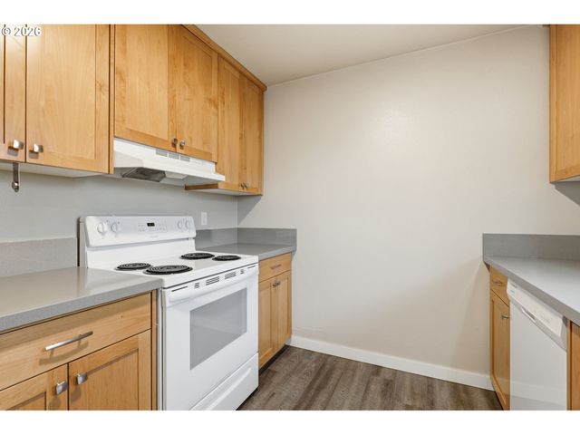 822 S COLUMBIA St, Newberg, OR 97132
