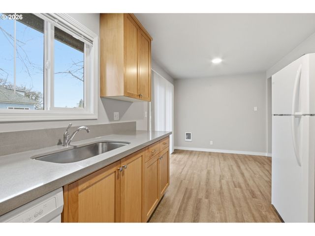 822 S COLUMBIA St, Newberg, OR 97132