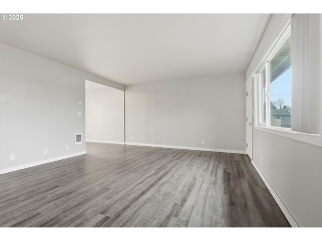 822 S COLUMBIA St, Newberg, OR 97132
