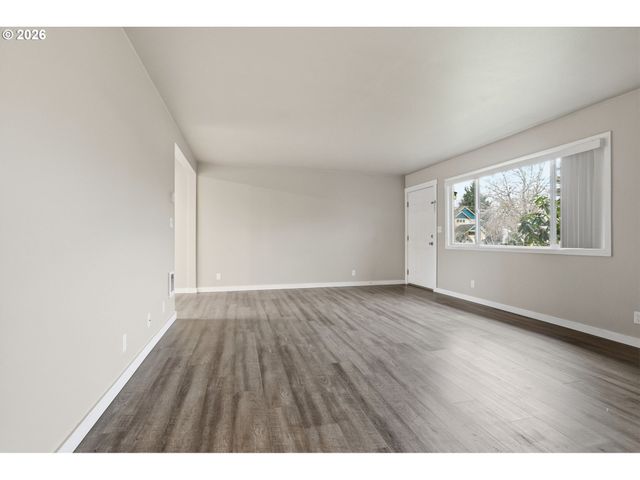 822 S COLUMBIA St, Newberg, OR 97132