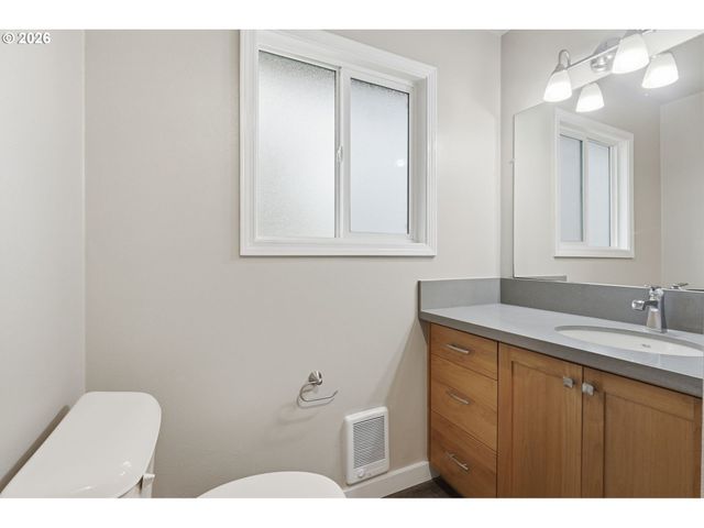 822 S COLUMBIA St, Newberg, OR 97132