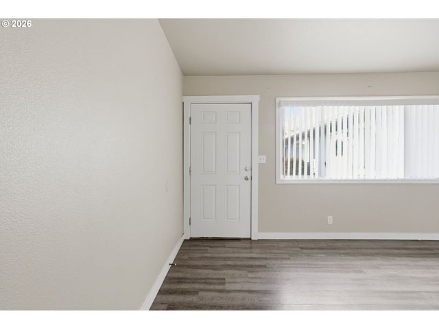 822 S COLUMBIA St, Newberg, OR 97132