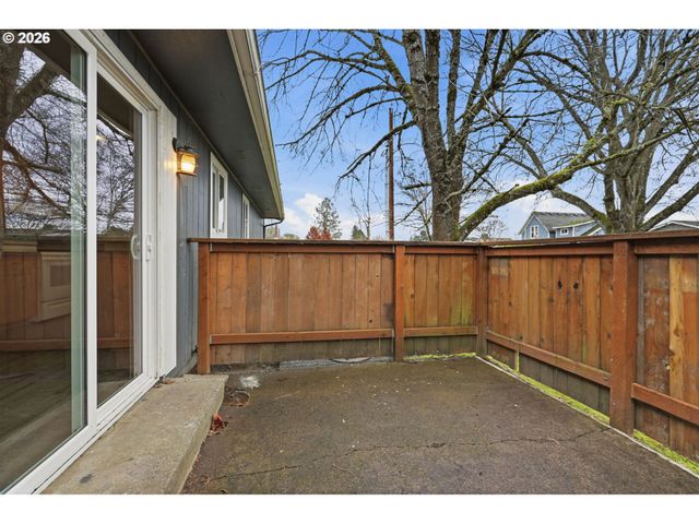 822 S COLUMBIA St, Newberg, OR 97132