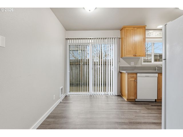 822 S COLUMBIA St, Newberg, OR 97132