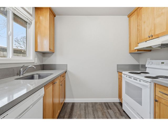 822 S COLUMBIA St, Newberg, OR 97132