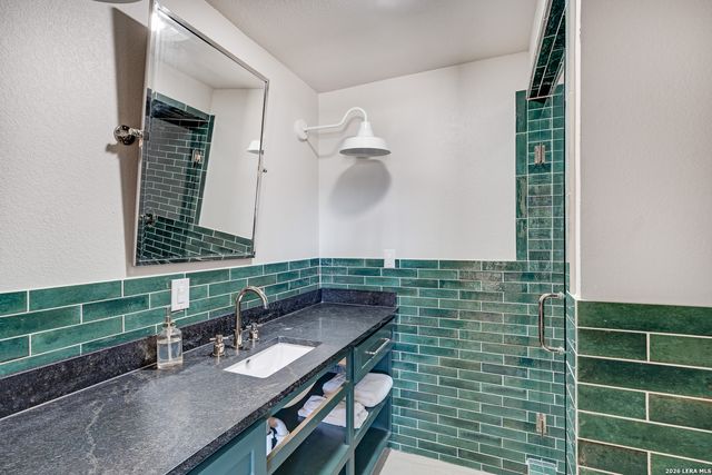 254 N. Fork Bonner Rd, Leakey, TX 78873