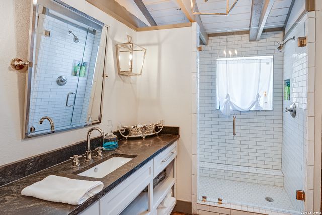 254 N. Fork Bonner Rd, Leakey, TX 78873