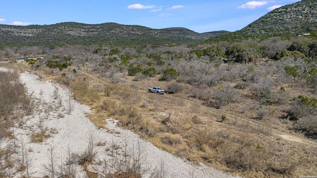 254 N. Fork Bonner Rd, Leakey, TX 78873