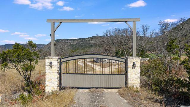 254 N. Fork Bonner Rd, Leakey, TX 78873