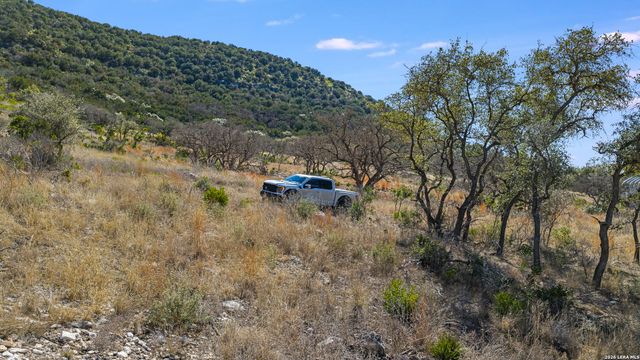 254 N. Fork Bonner Rd, Leakey, TX 78873