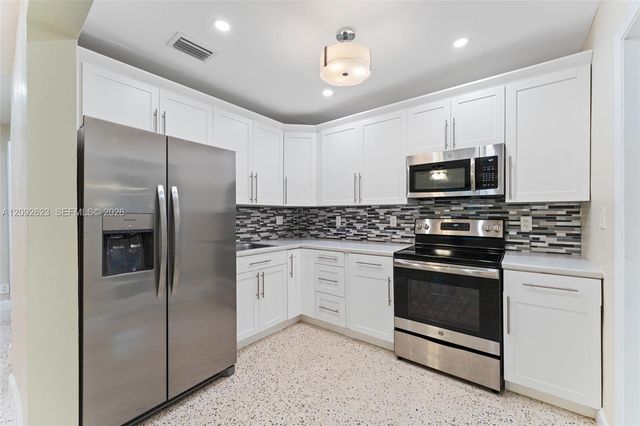 6820 SW 77th Terrace, South Miami, FL 33143