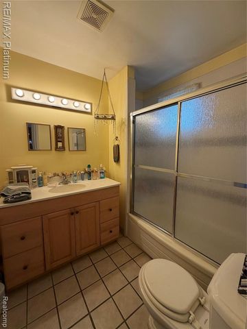 601 Holly Bush Drive, Holly, MI 48442