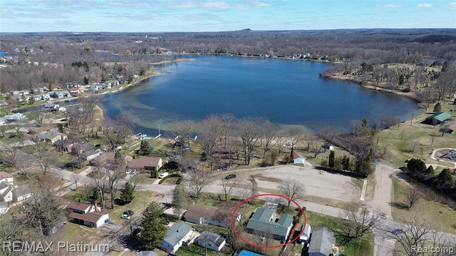 601 Holly Bush Drive, Holly, MI 48442