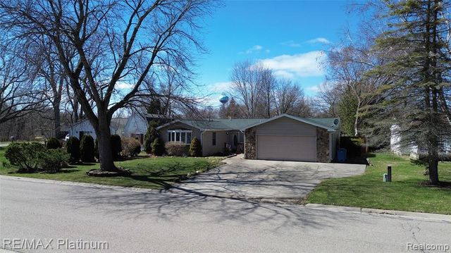 601 Holly Bush Drive, Holly, MI 48442