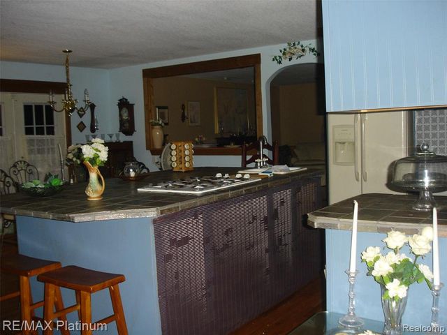 601 Holly Bush Drive, Holly, MI 48442