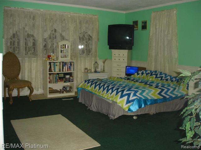 601 Holly Bush Drive, Holly, MI 48442