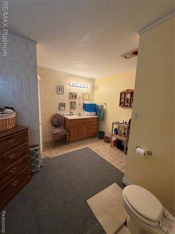 601 Holly Bush Drive, Holly, MI 48442