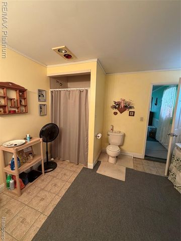 601 Holly Bush Drive, Holly, MI 48442