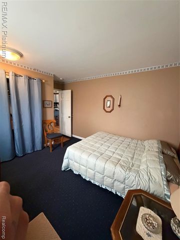 601 Holly Bush Drive, Holly, MI 48442