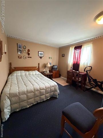 601 Holly Bush Drive, Holly, MI 48442