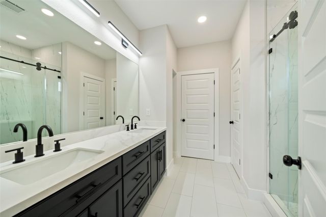 1003 E 33rd Street, Houston, TX 77022