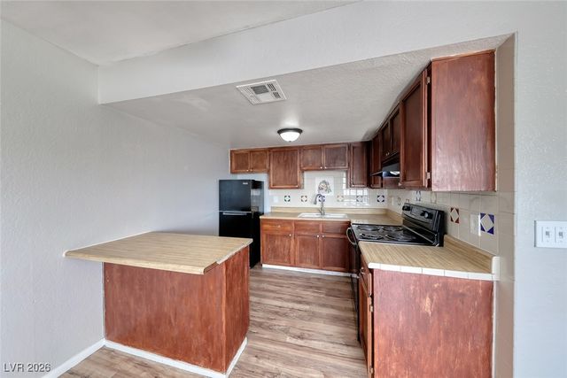 4762 Cessna Avenue, Las Vegas, NV 89115