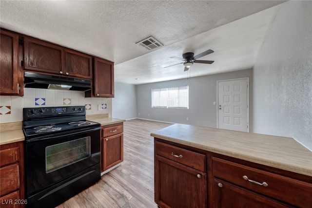 4762 Cessna Avenue, Las Vegas, NV 89115