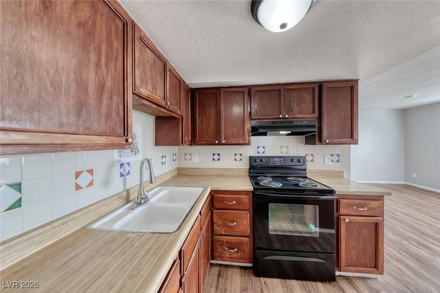 4762 Cessna Avenue, Las Vegas, NV 89115