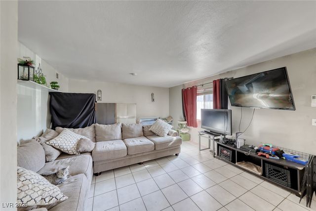 4762 Cessna Avenue, Las Vegas, NV 89115