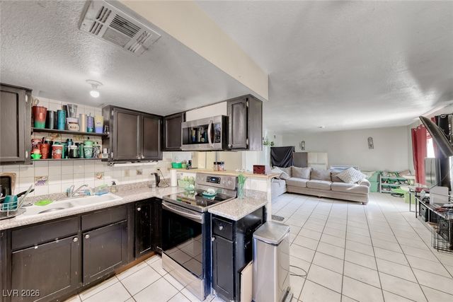 4762 Cessna Avenue, Las Vegas, NV 89115