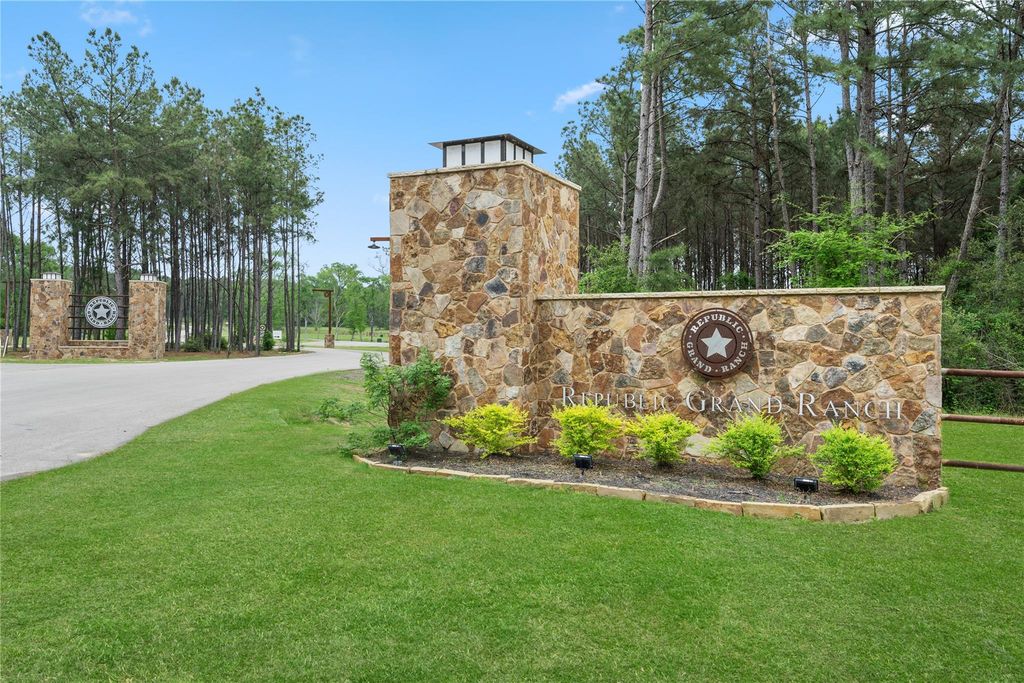 11800 Grand North Road, Willis, TX 77378