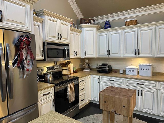823 Gloucester Dr, Jonesboro, AR 72401