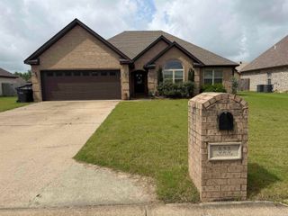 823 Gloucester Dr, Jonesboro, AR 72401